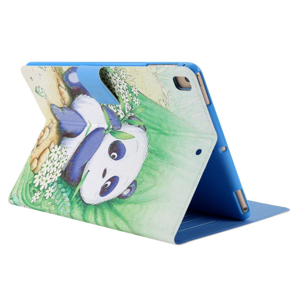 iPad 10.2" (2021 / 2020 / 2019) / Air (2019) / Pro 10.5" (2017) Læder Cover m. Stand - Lazy Panda