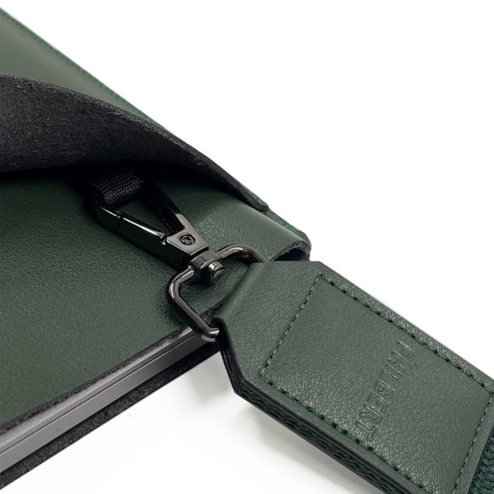 Philbert UltraSlim 15" Vegansk Læder MacBook / Laptop Sleeve m. Strop (35,5 x 25 x 2 cm) - Grøn