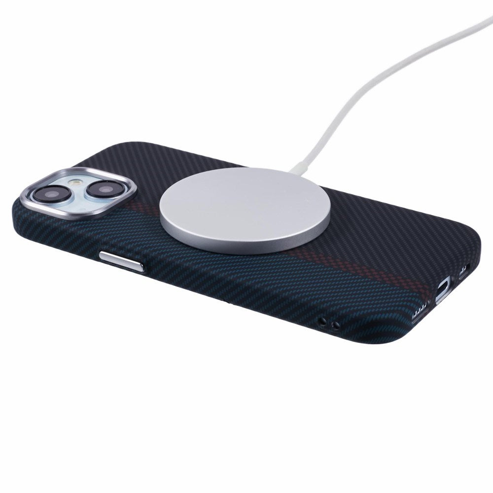 EIDERWOOD - Mønstret Carbon Cover - iPhone 15 - MagSafe Kompatibel - Dark Colored Pattern
