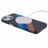 EIDERWOOD - Mønstret Carbon Cover - iPhone 14 - MagSafe Kompatibel - Colorful Stripes