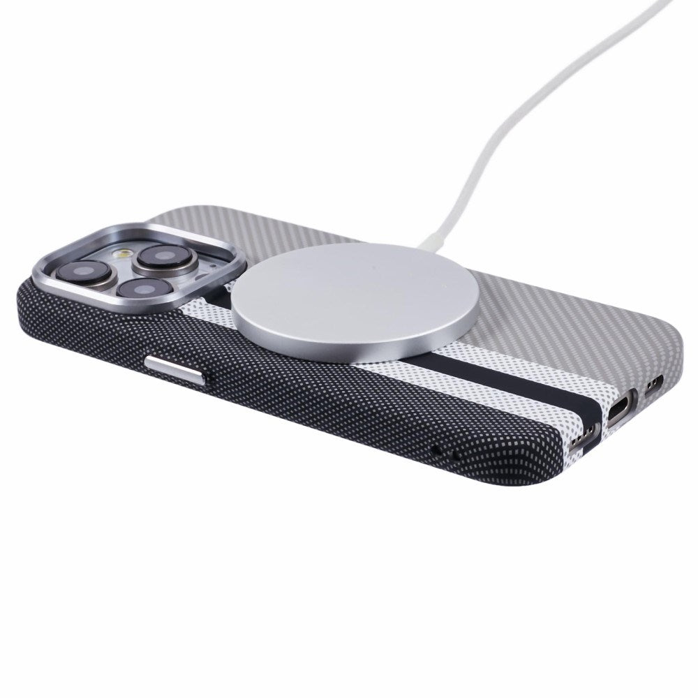 EIDERWOOD - Mønstret Carbon Cover - iPhone 13 Pro - MagSafe Kompatibel - Grey Stripes