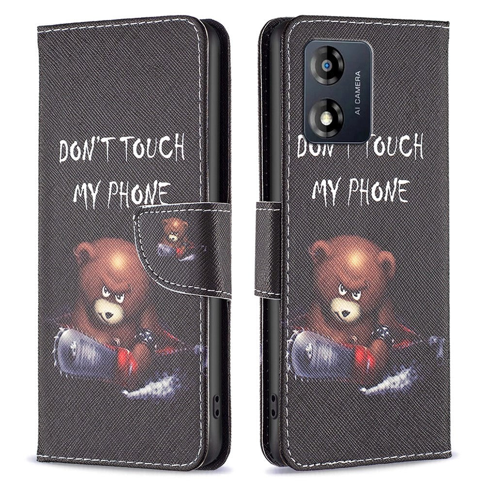 Motorola Moto E13 Læder Mobil Cover m. Pung & Print - "Don't Touch My Phone" Bjørn