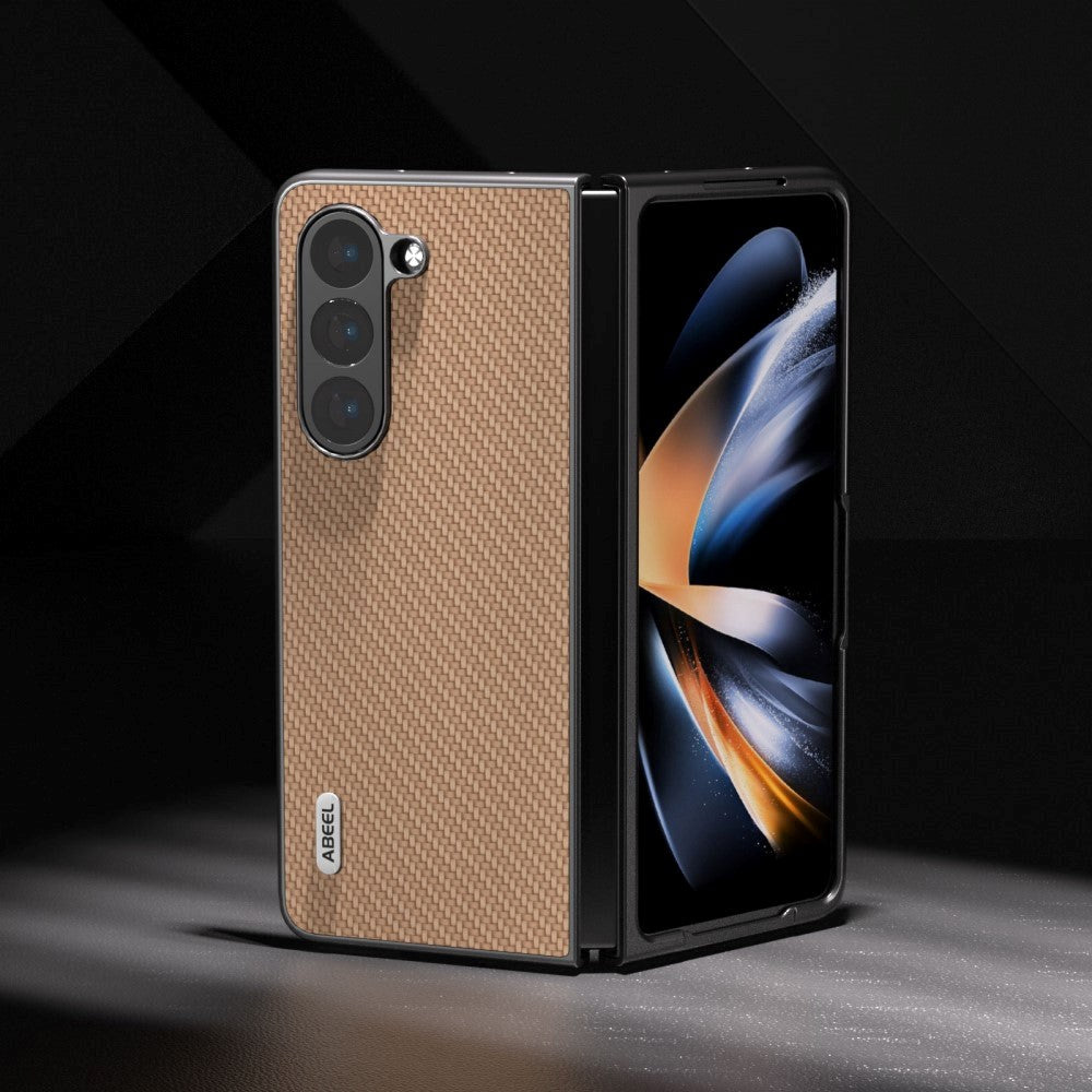 Samsung Galaxy Z Fold5 (5G) Læderbetrukket Plastik Mobil Cover - Beige Carbon
