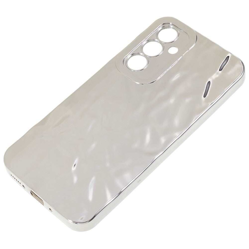 Samsung Galaxy A24 Skinnende Fleksibel Plastik Mobil Cover - Bølget Design - Sølv