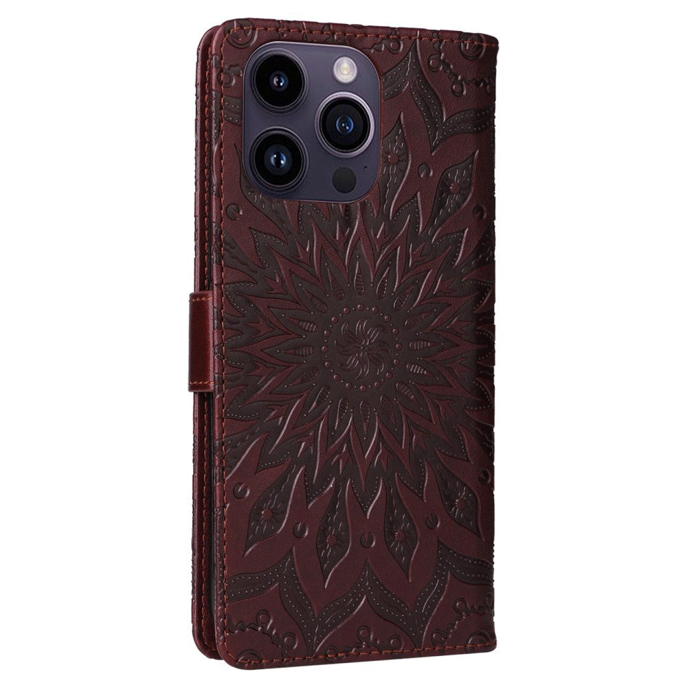 iPhone 15 Pro Max Læder Mobil Cover m. Pung og Strop - Mandala Blomst - Brun