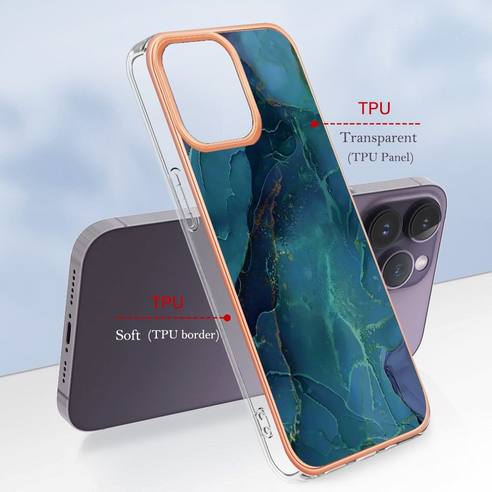 iPhone 15 Pro Fleksibel Plastik Bagside Cover - Grøn Marmor