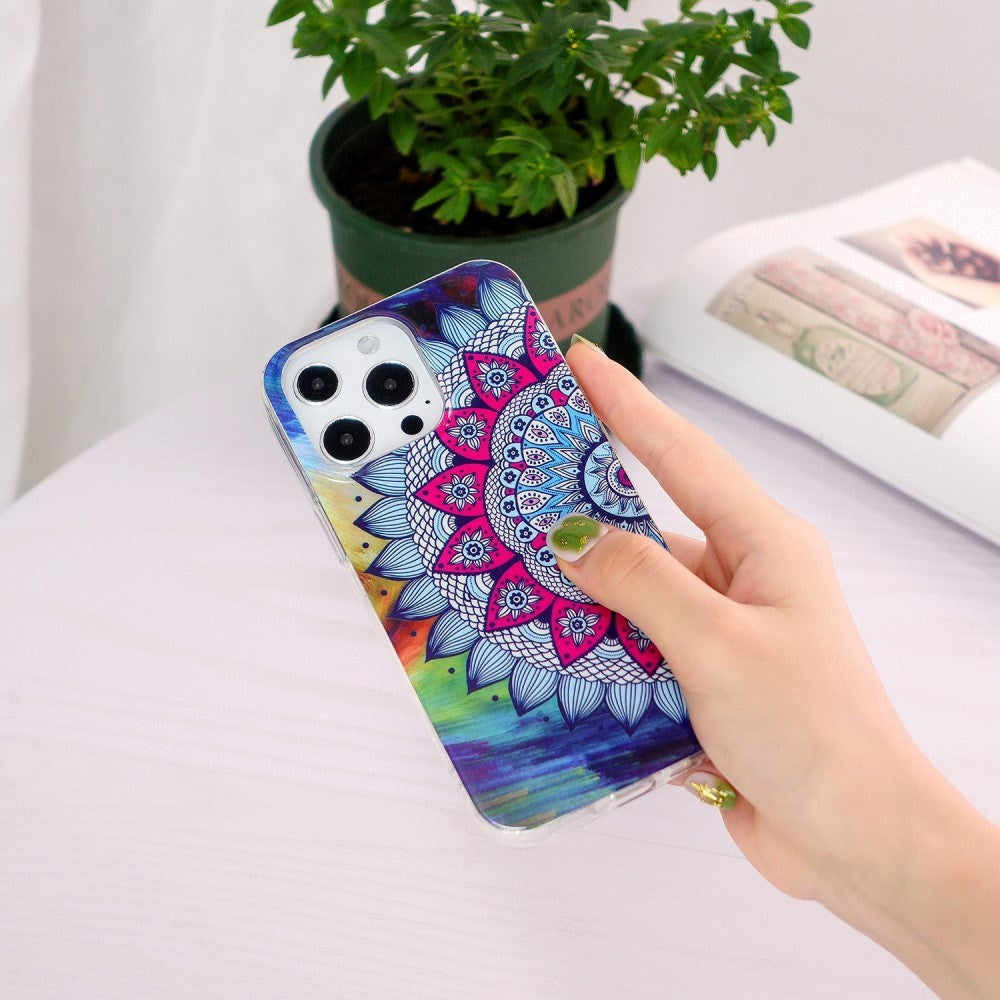 iPhone 15 Pro Selvlysende Fleksibel Mobil Cover af Plastik m. Print - Mandala Blomst