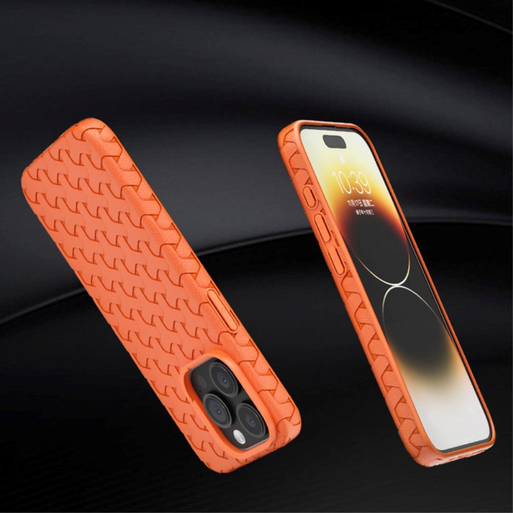 iPhone 15 Pro Fleksibelt Plastik Mobil Cover - Flettet Tekstur - Orange