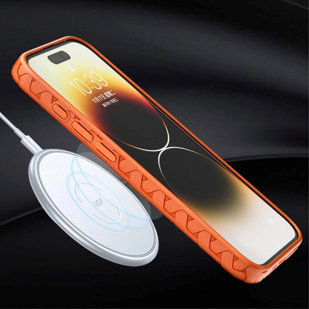 iPhone 15 Plus Fleksibelt Plastik Mobil Cover - Flettet Tekstur - Orange