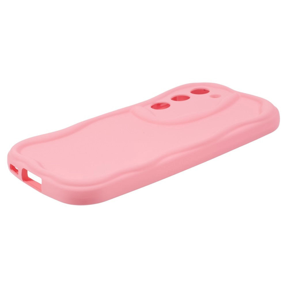 Samsung Galaxy S22 Fleksibelt Plastik Mobil Cover m. Bølget Kanter - Pink