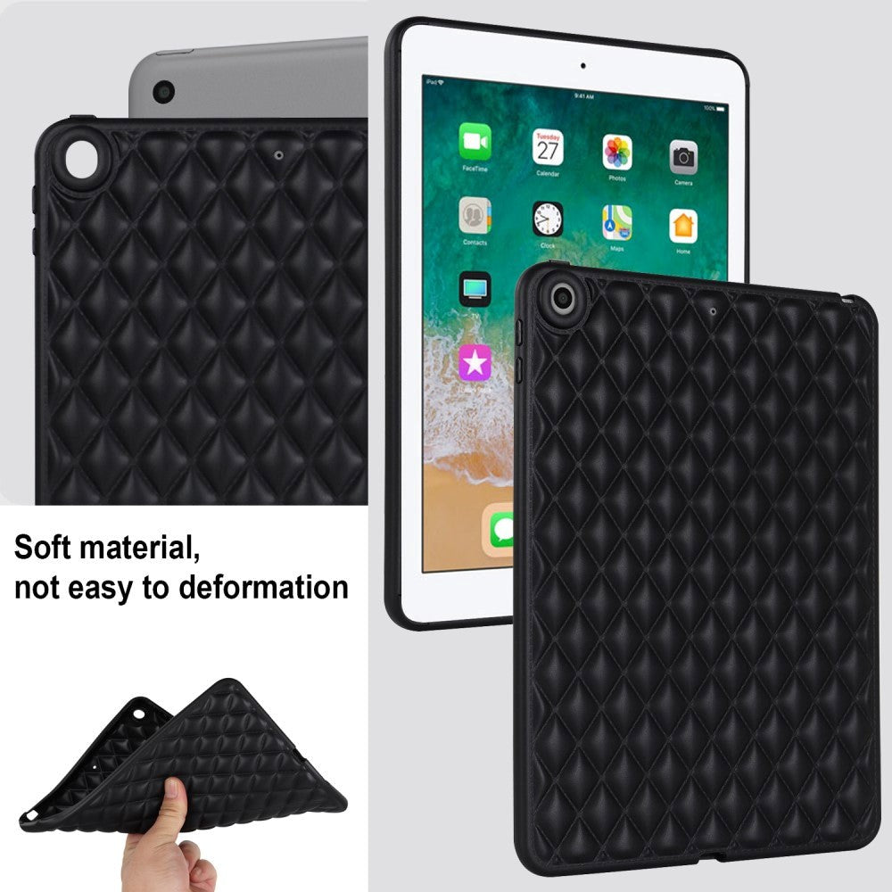 iPad 9.7 (2018-2017) / iPad Air 2 Fleksibelt Plastik Tablet Cover - Rhombe Design - Sort