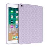 iPad 9.7 (2018-2017) / iPad Air 2 Fleksibelt Plastik Tablet Cover - Rhombe Design - Lilla