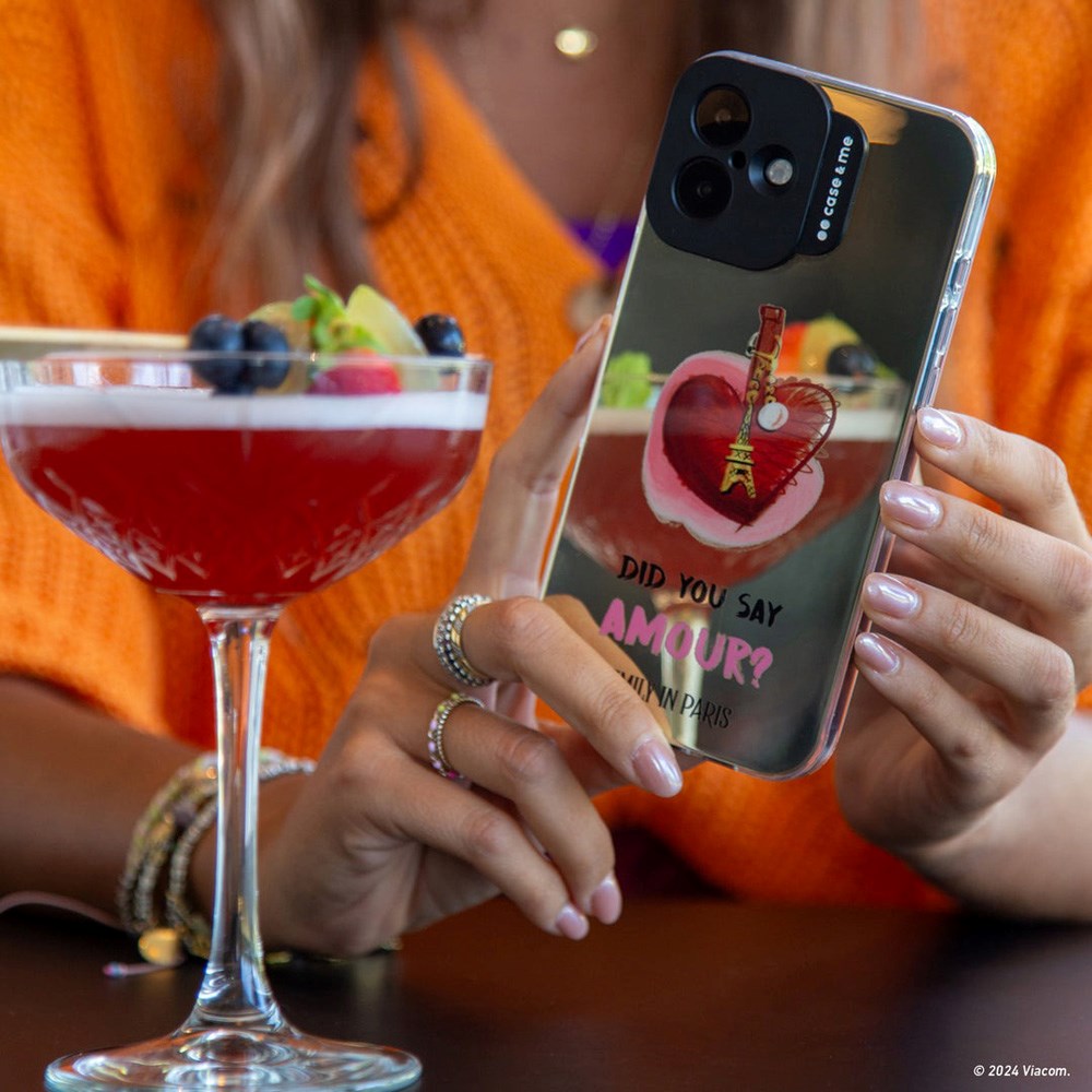 Case&Me Emily in Paris iPhone 16 Plus Cover - Paris Love Keychain