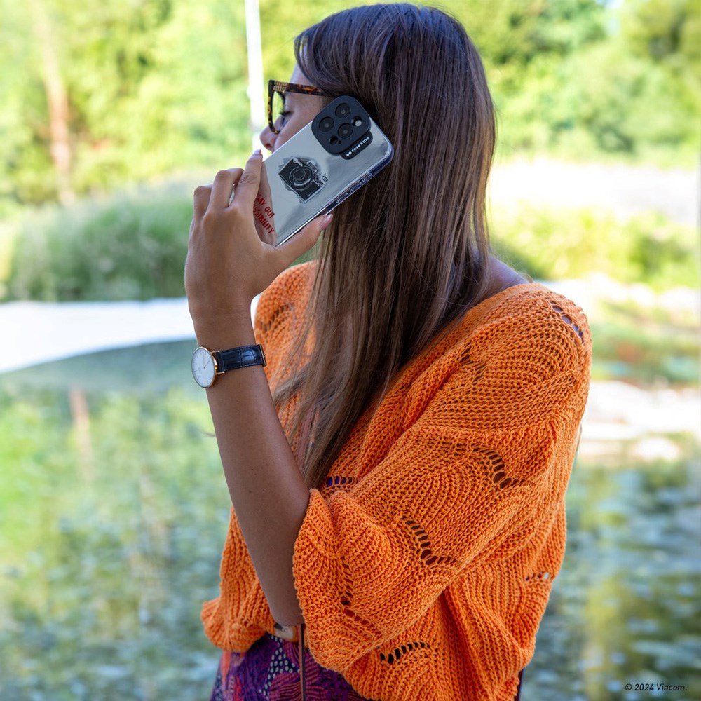 Case&Me Emily in Paris iPhone 16 Pro Max Cover - Silver Camera