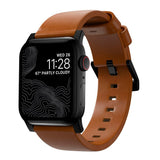 Apple Watch (42/44/SE/45/46/49mm) Nomad Modern Band Smartwatch Rem - English Tan / Black Hardware