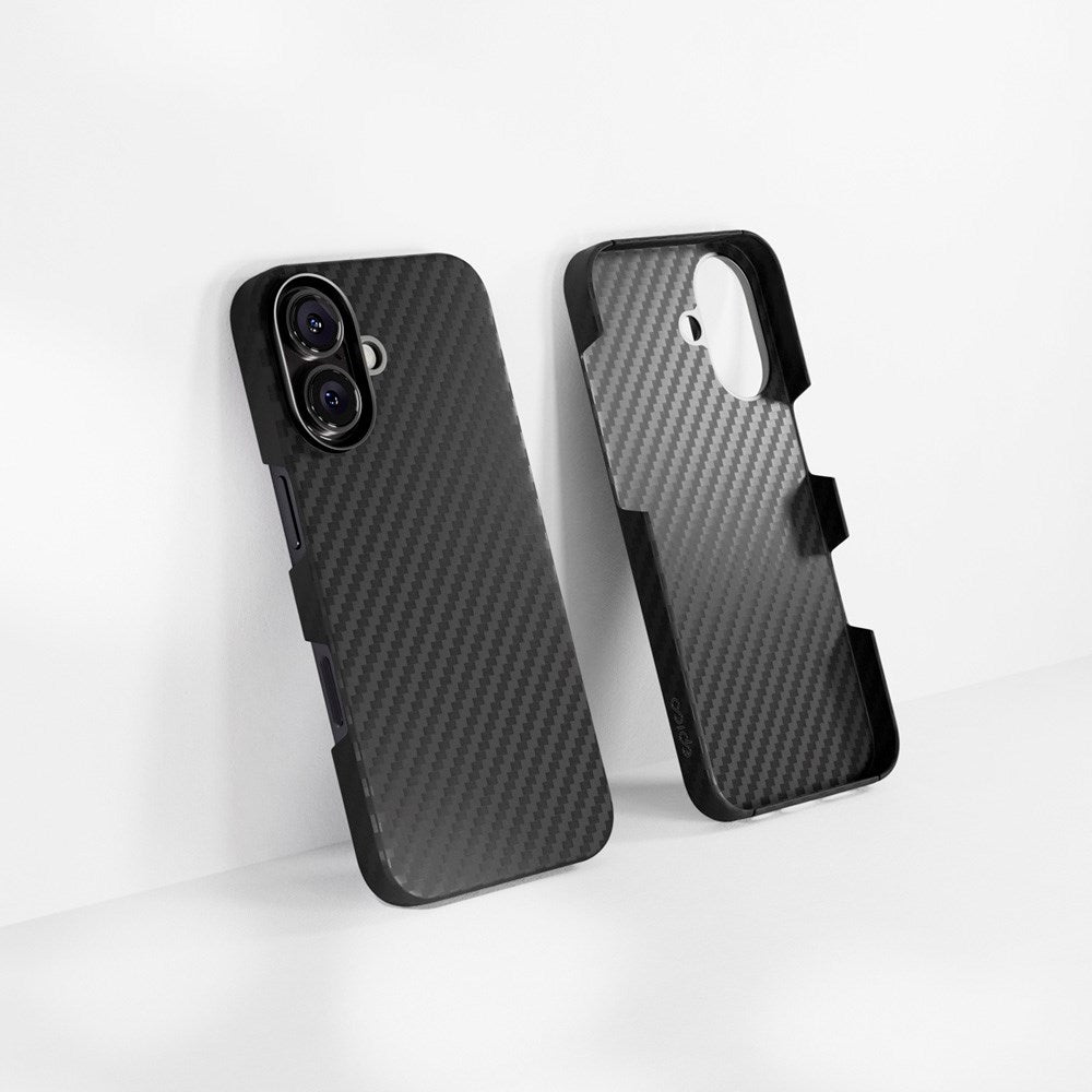 Epico iPhone 16 Plus Mag+ Carbon Bagside Cover - MagSafe Kompatibel - Sort