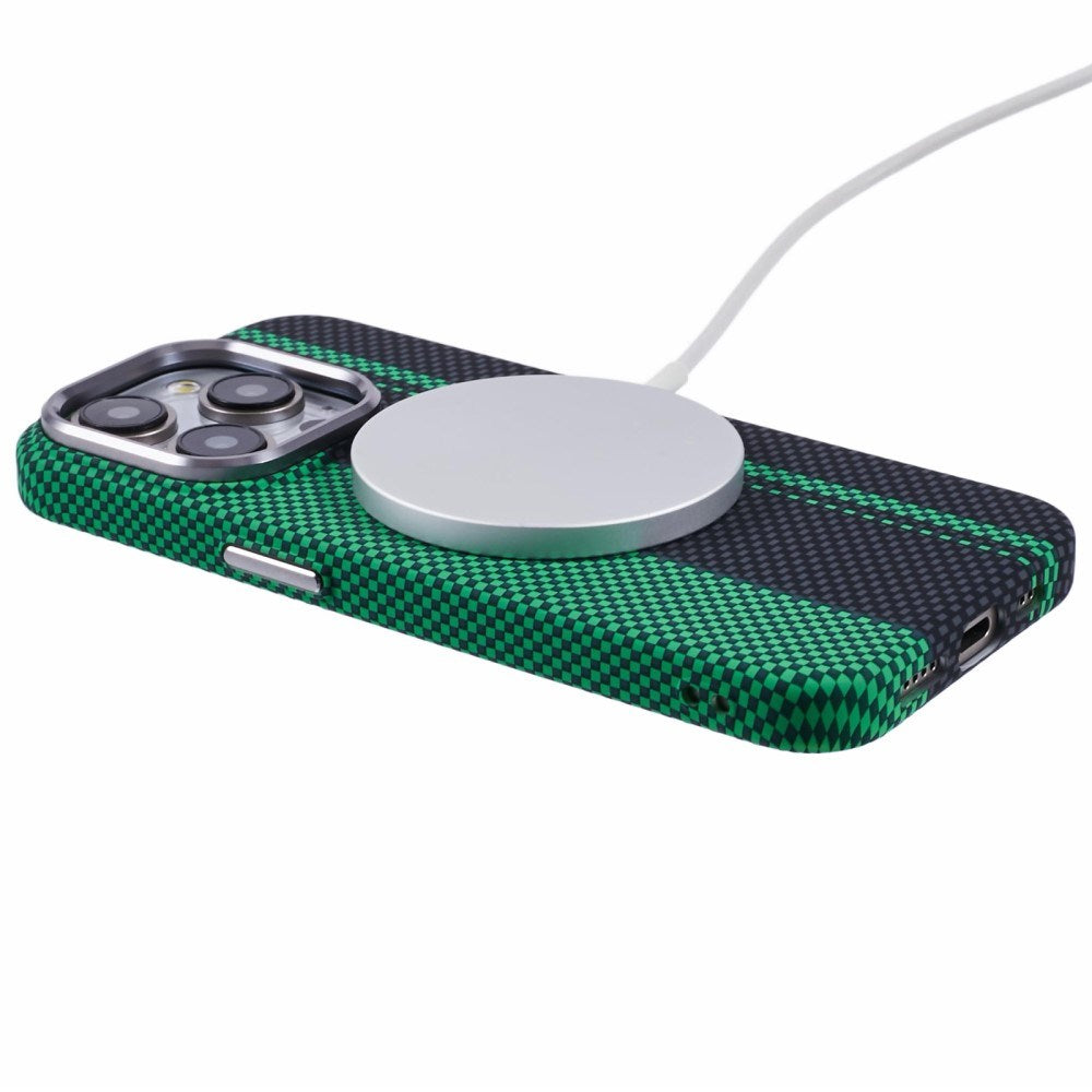 EIDERWOOD - Mønstret Carbon Cover - iPhone 15 Pro - MagSafe Kompatibel - Green/Black