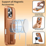 iPhone 16 Pro - Hårdt Plastik Cover m. Kunstlæder Bagside & Fingerrem - MagSafe Kompatibel - Brun