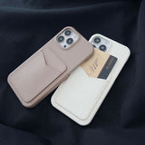 iPhone 15 Pro Litchi Læderbetrukket Plastik Mobil Cover m. Kortholder - Beige