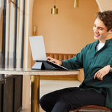 MOFT Laptop Vegansk Læder Sleeve 13" - Indbygget Stander (30.5 x 21.5 cm) - Sort