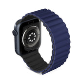 Epico Apple Watch (42/44/SE/45/46/49mm) Magnetisk Silikone Urrem - Blå / Sort